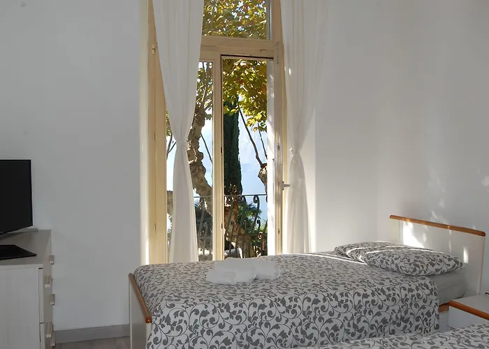 卢加诺佛伦西酒店 3*